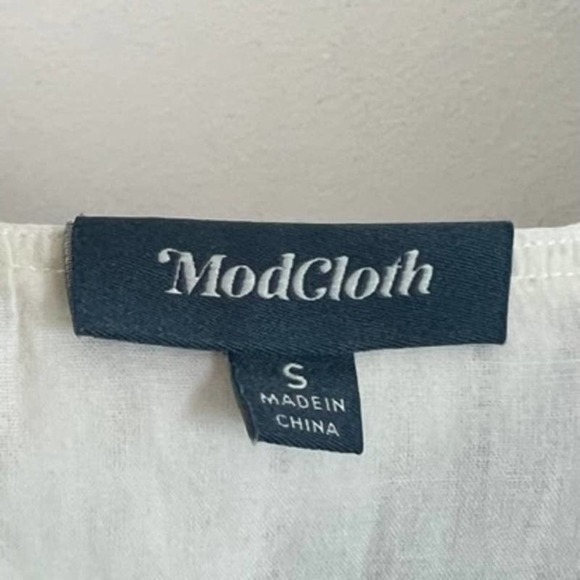 Modcloth Easy Go White Romper Women's Small Sleeveless Cotton Faux Wrap Shorts - Picture 5 of 7